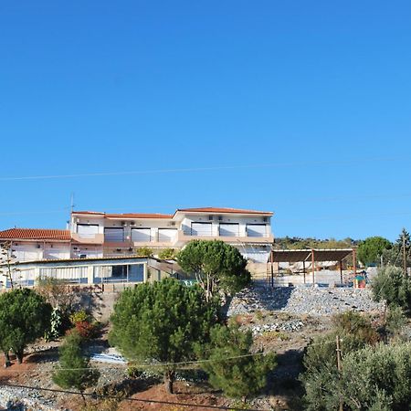 Blue Bay Hotel Charamida Экстерьер фото